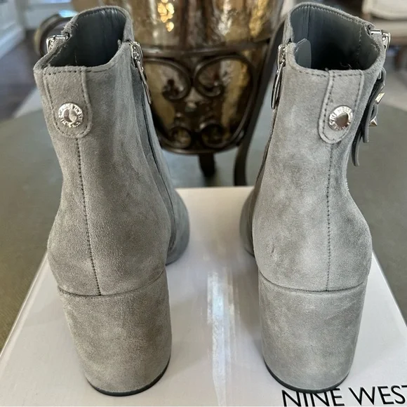 Nine West • Takes 9x9 Dark Gray Suede  • Ankle Booties • Size 7 - Picture 5 of 8